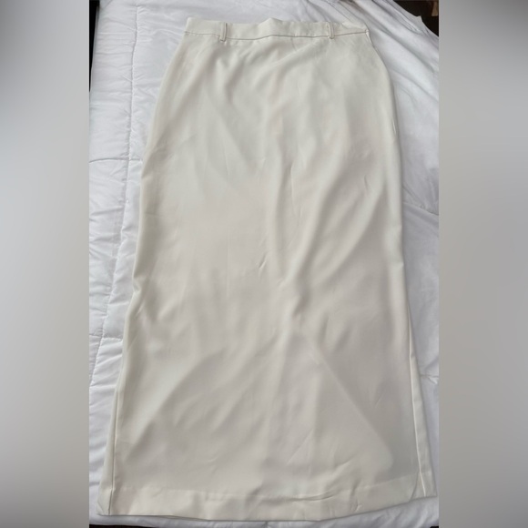 Elegant Cream Maxi Skirt - Picture 5 of 5